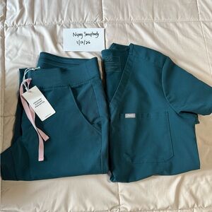 FIGS Scrub Set - Caribbean Blue